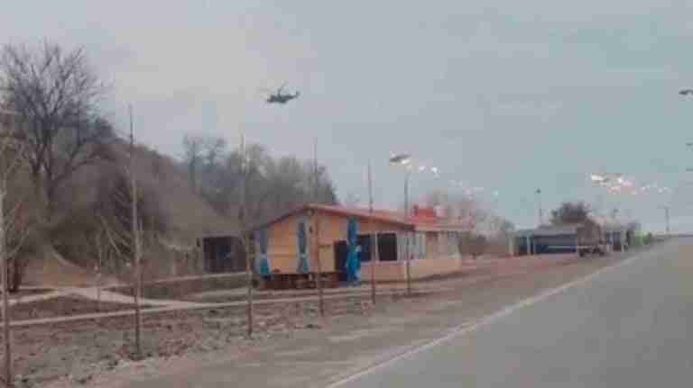 Vídeo impressionante mostra dezenas de helicópteros russos no primeiro dia da invasão da Ucrânia