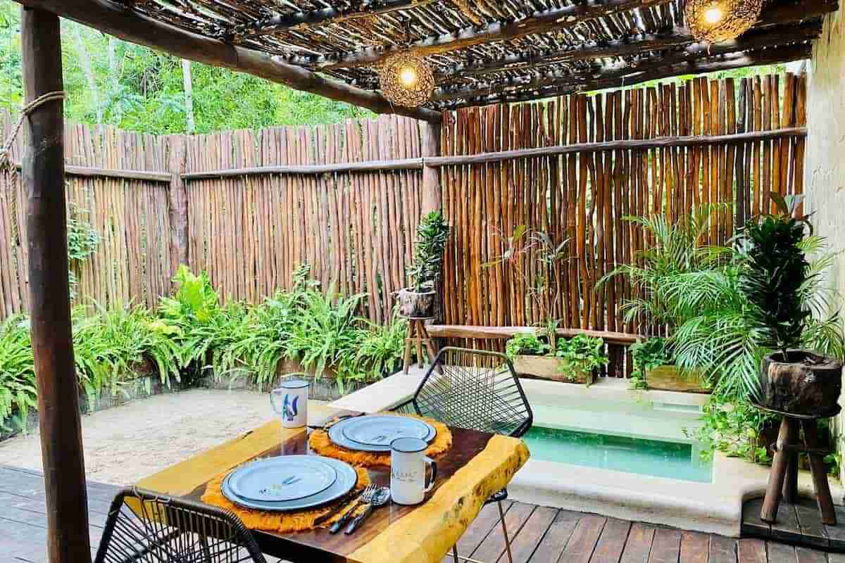 Airbnb no México tem caverna secreta com lago para relaxar e diária de R$ 1.500