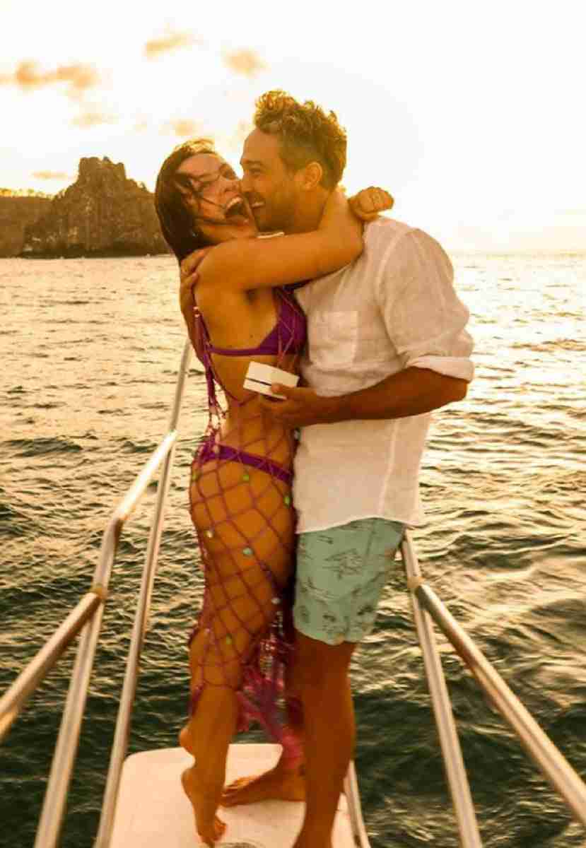 Larissa Manoela e André Luiz ficam noivos em passeio de barco em Noronha. Veja fotos!