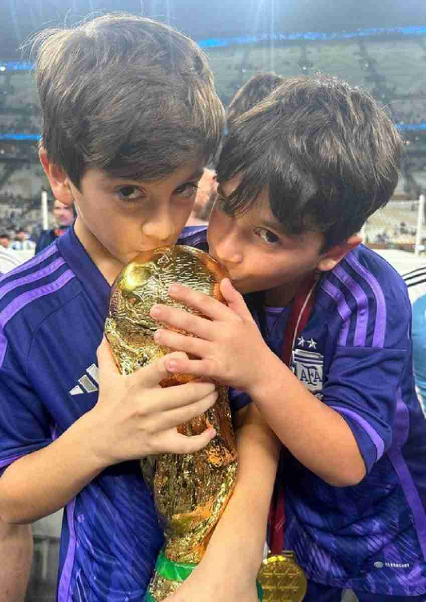 Esposa de Messi: Antonela Roccuzzo abre álbum de família em comemoração da vitória na Copa