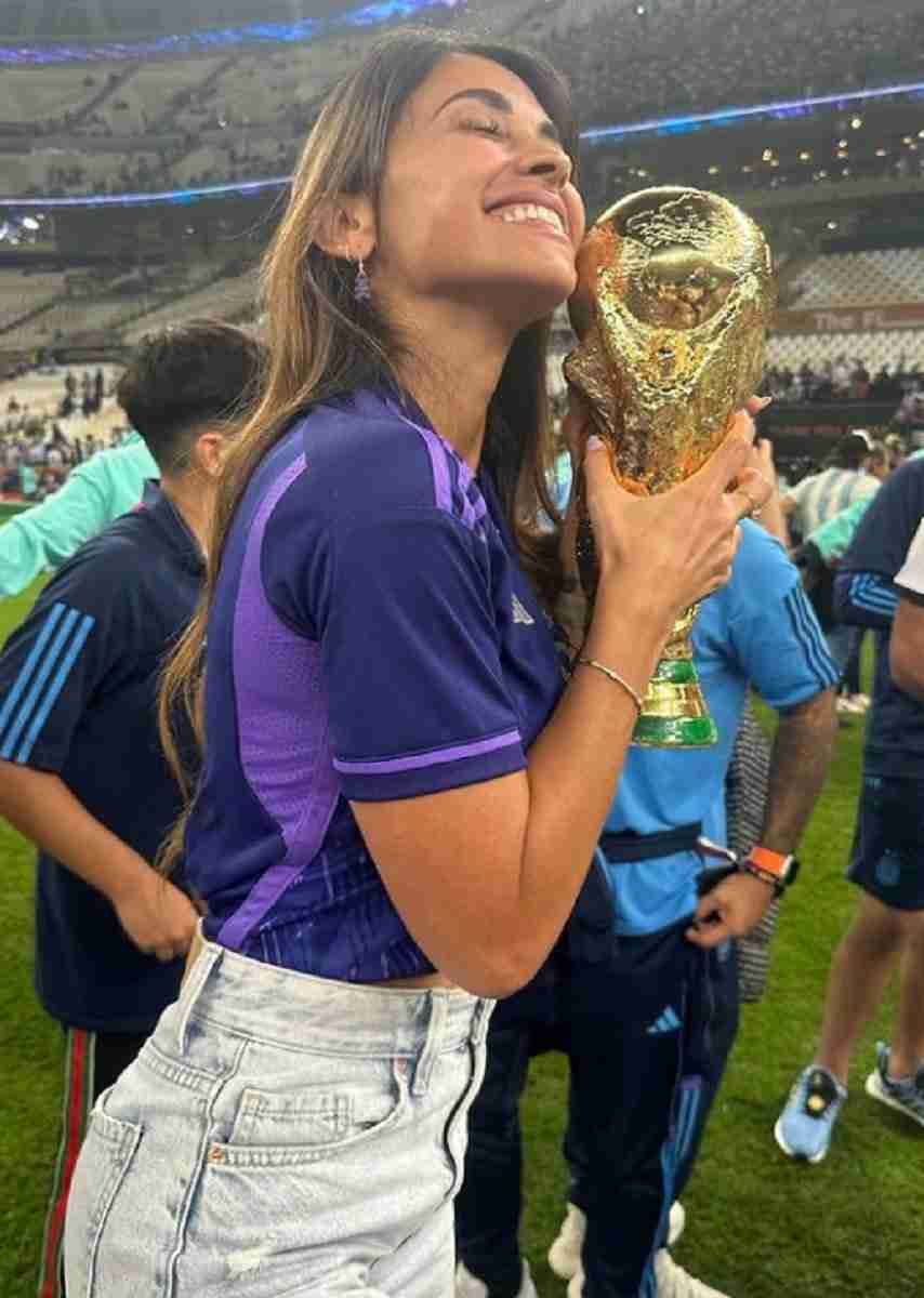 Esposa de Messi: Antonela Roccuzzo abre álbum de família em comemoração da vitória na Copa