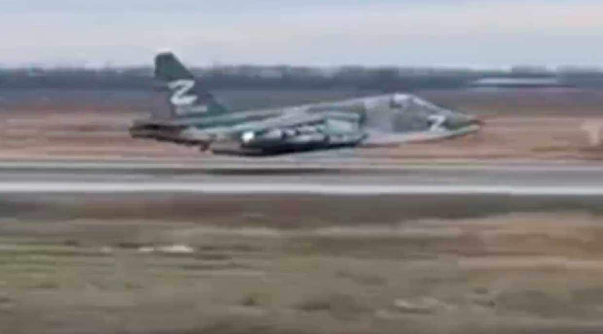 Vídeo: Su-25 russo faz pouso de emrgência sem trem de pouso após ser atingido por míssil ucraniano