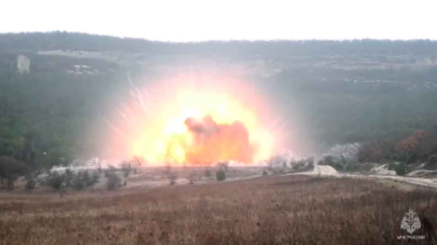 Bomba da Segunda Guerra Mundial gera explosão gigantesca na Crimeia