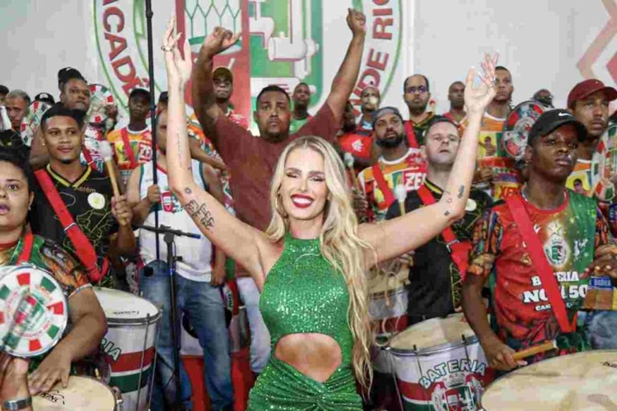 Carnaval 2023: Yasmin Brunet surge poderosa no ensaio da Grande Rio (Foto: Paulo Tauil/AgNews)