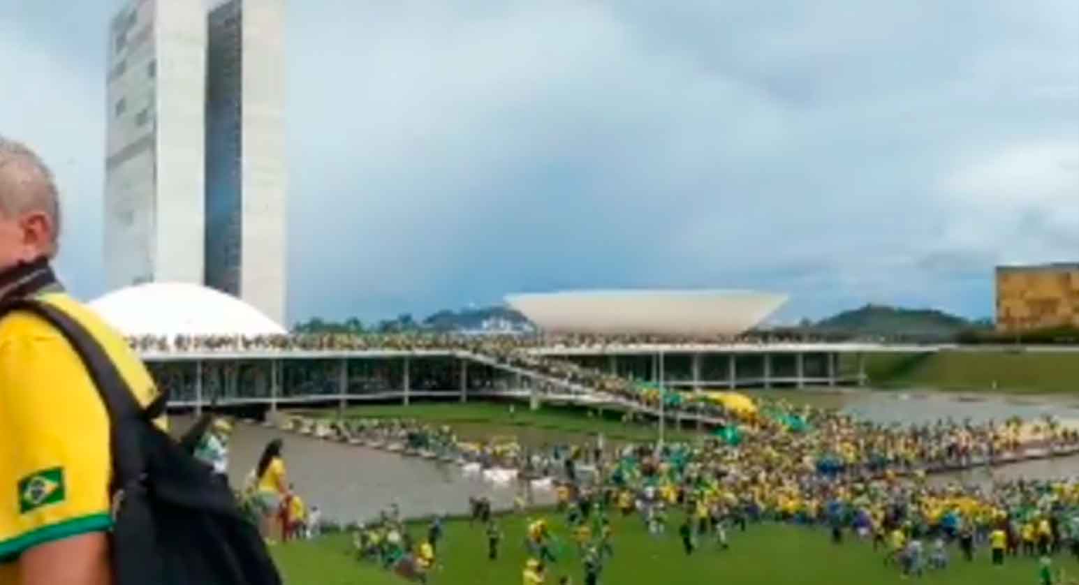 VÍDEO: Manifestantes invadem Congresso, Planalto e STF, Lula decreta intervenção federal. Foto: Reprodução Twitter