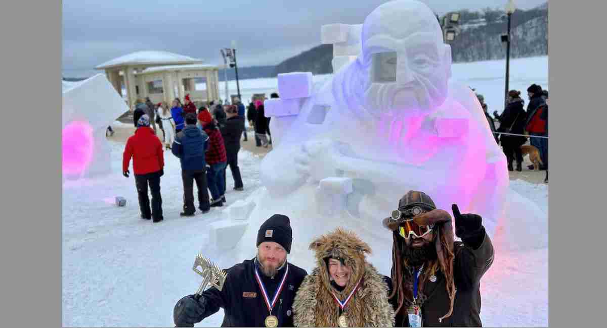 Competição de esculturas de neve exibe obras criativas e impressionantes