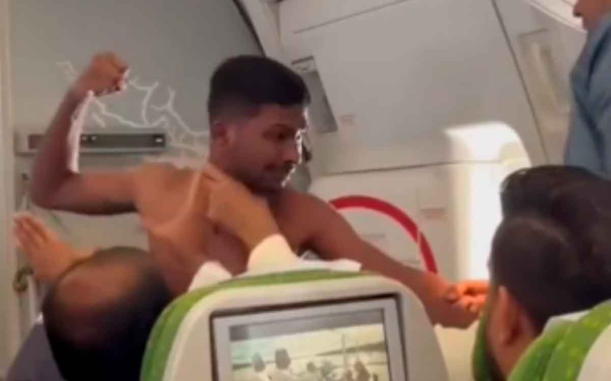 VÍDEO: Passageiros trocam socos em disputa por assento em avião