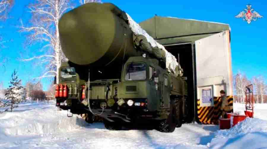 VÍDEO: equipes de lançamento de mísseis estratégicos fazem manobras de combate na Rússia