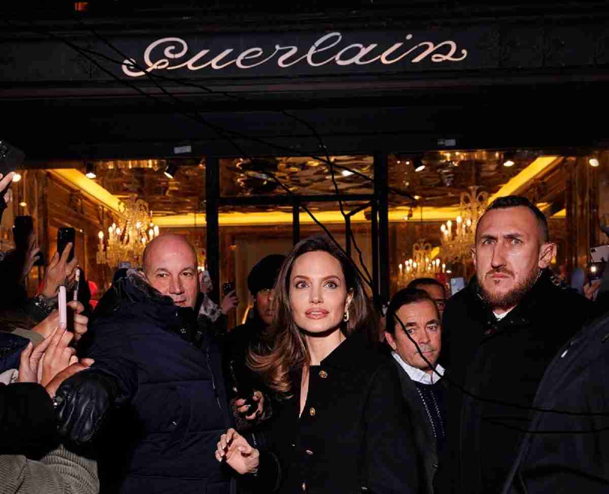 Angelina Jolie vai a Paris para dar continuidade à parceria com a Guerlain. Fotos: Divulgação
