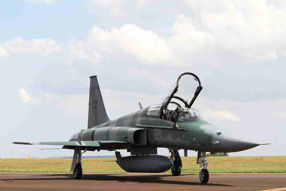 Caças F-5E mais antigos do mundo voam na FAB