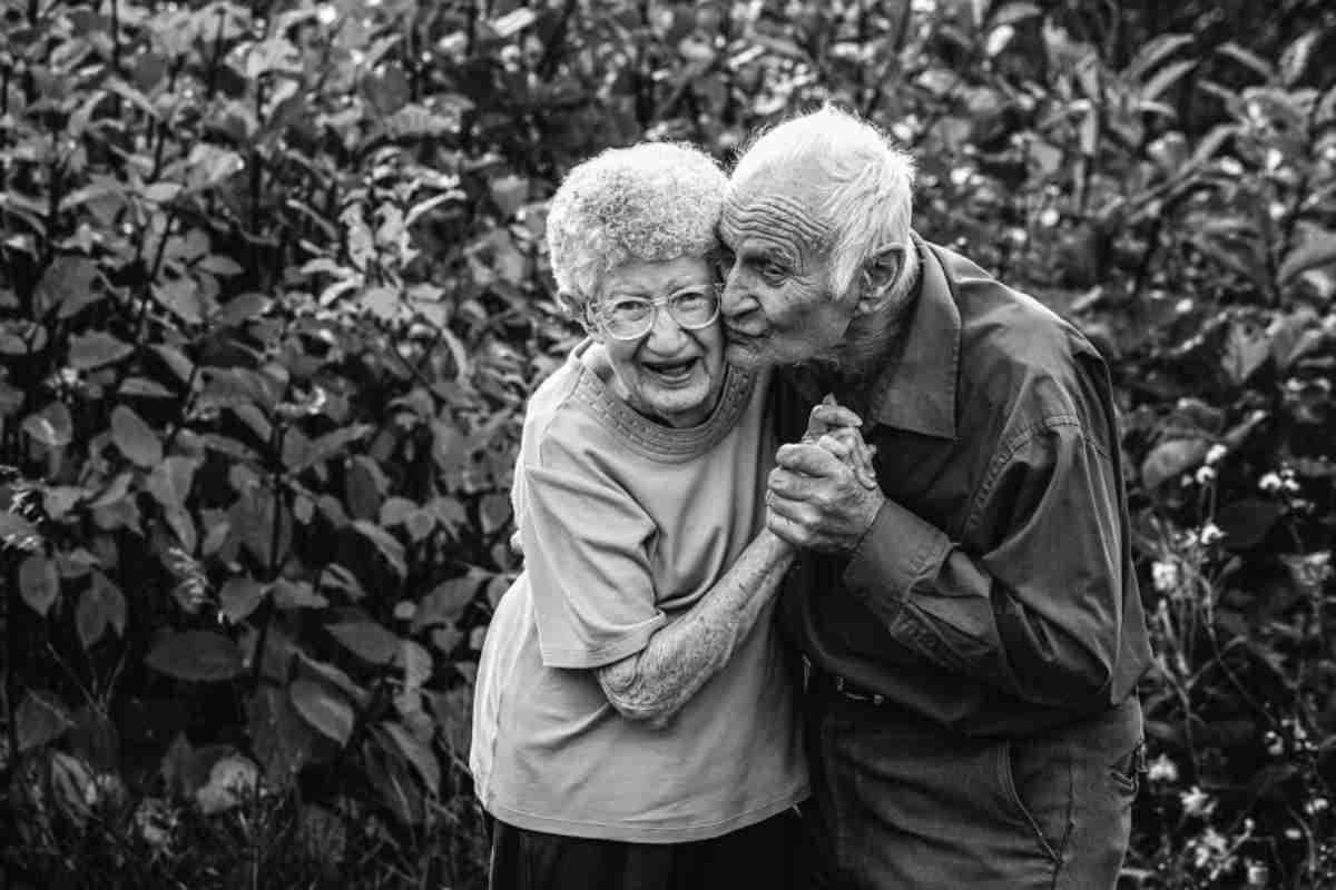 Casais apaixonados há mais de 30 anos provam que o amor não envelhece