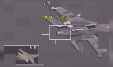 Caças russos armados fazem manobras agressivas perto de caça F16 dos EUA