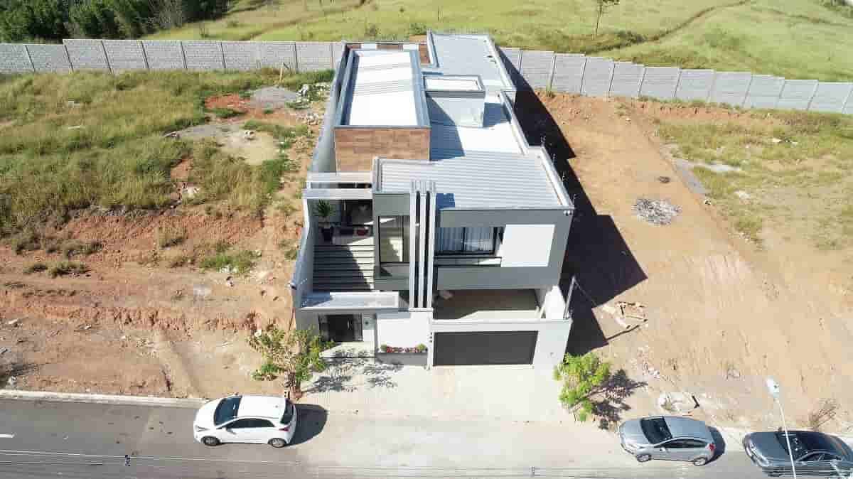 As ‘casas de isopor’ estão cada vez mais populares no Brasil. Fotos: Divulgação/ Isorecort