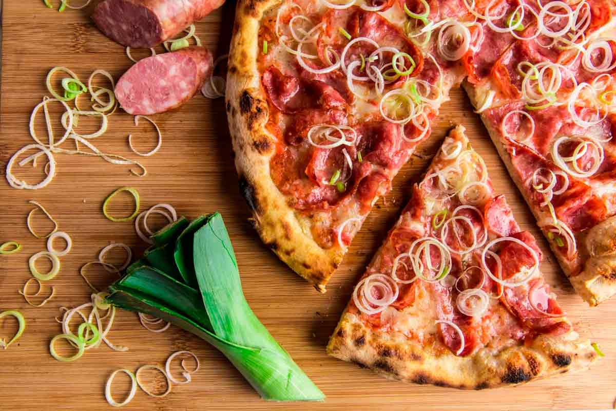 1900 Pizzeria comemora 40 anos e faz venda do seu tradicional Vale-Pizza por R$ 79 no dia 1° de Maio