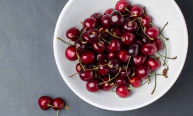 How red fruits can benefit your health and promote weight loss. Photo: pexels