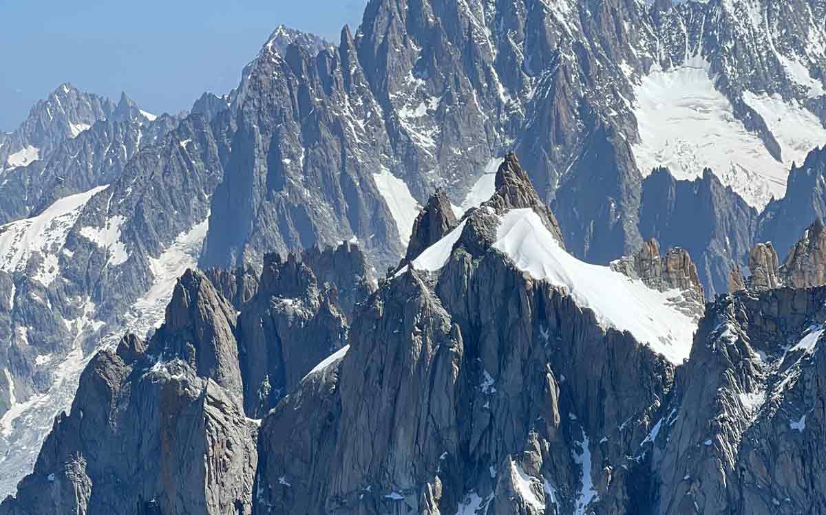 Britânico morre após cair 50 metros até a morte na montanha mais alta da França