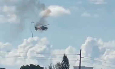 Vídeo impressionate mostra a queda de helicóptero da polícia em Pompano Beach na Flórida. Foto: Reprodução twitter