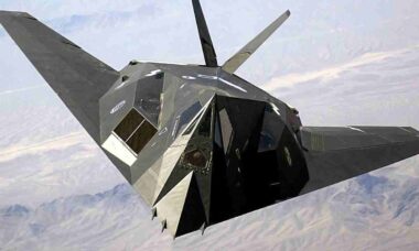 Amazing Video: Two F-117 Nighthawks Flying Low Over Eastern California