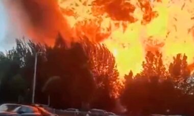 Vídeo mostra gigantesca explosão em uma Rodovia na Cidade de Jiaxing na China. Fotos: Reprodução Twitter @Top_Disaster