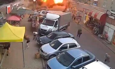 Vídeo: Veja momento em que míssil atinge mercado na Ucrânia. Reprodução twitter @UkraineINtoucH