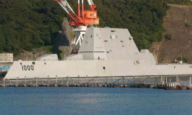 USS Zumwalt, um dos destroieres mais avançados do mundo. Foto: Wikimedia