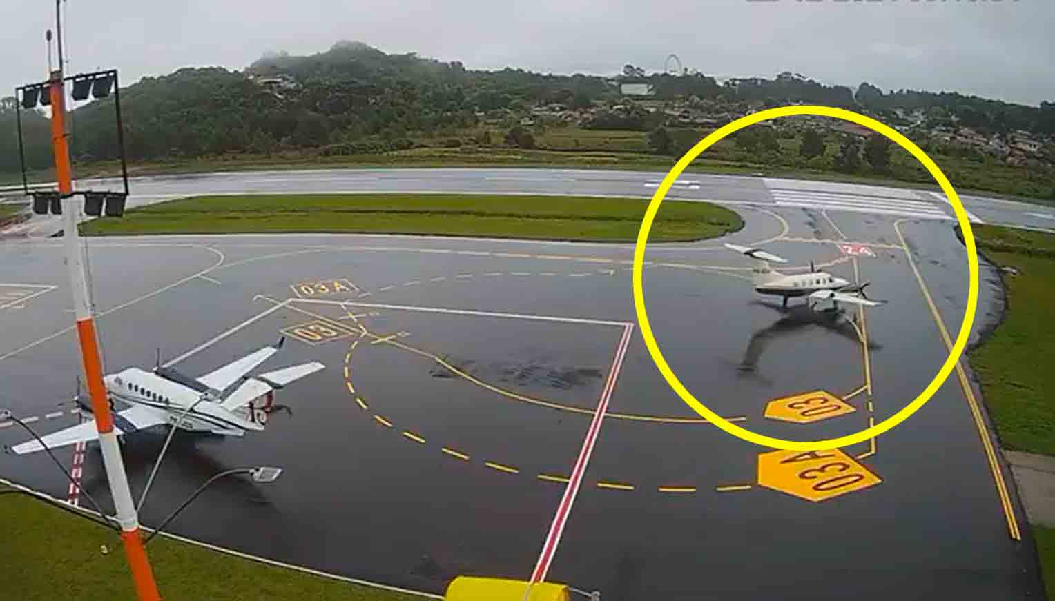 Video: Kleinflugzeug stürzt ins Zentrum von Gramado im Süden Brasiliens. Foto: X @horadafofocatv