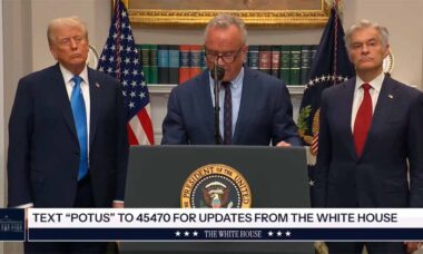 Trump alerta sobre riscos do Tylenol na gravidez e FDA prepara novo aviso aos médicos. X @WhiteHouse